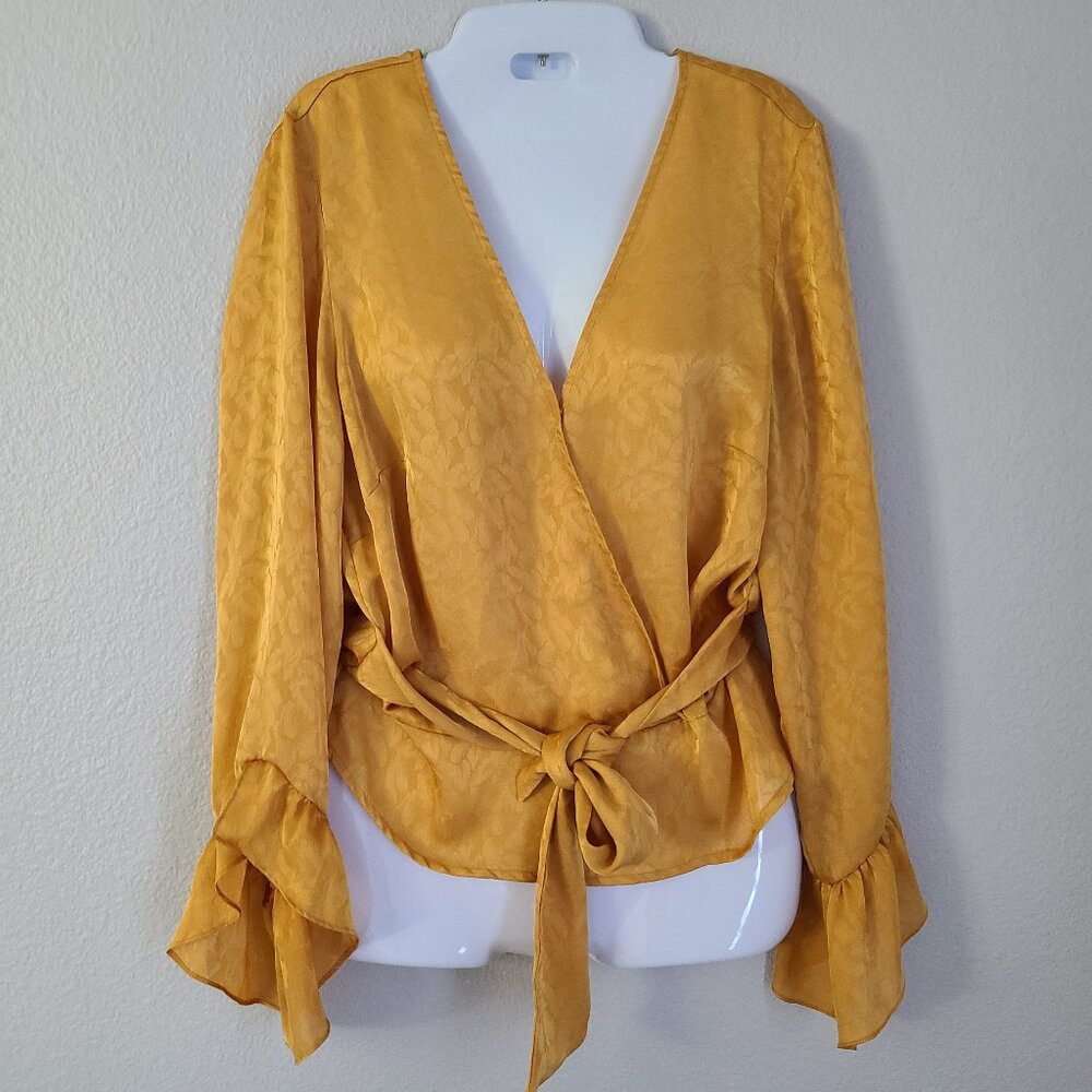 Guess women's gold yellow bell sleeve floral print silky blouse size M